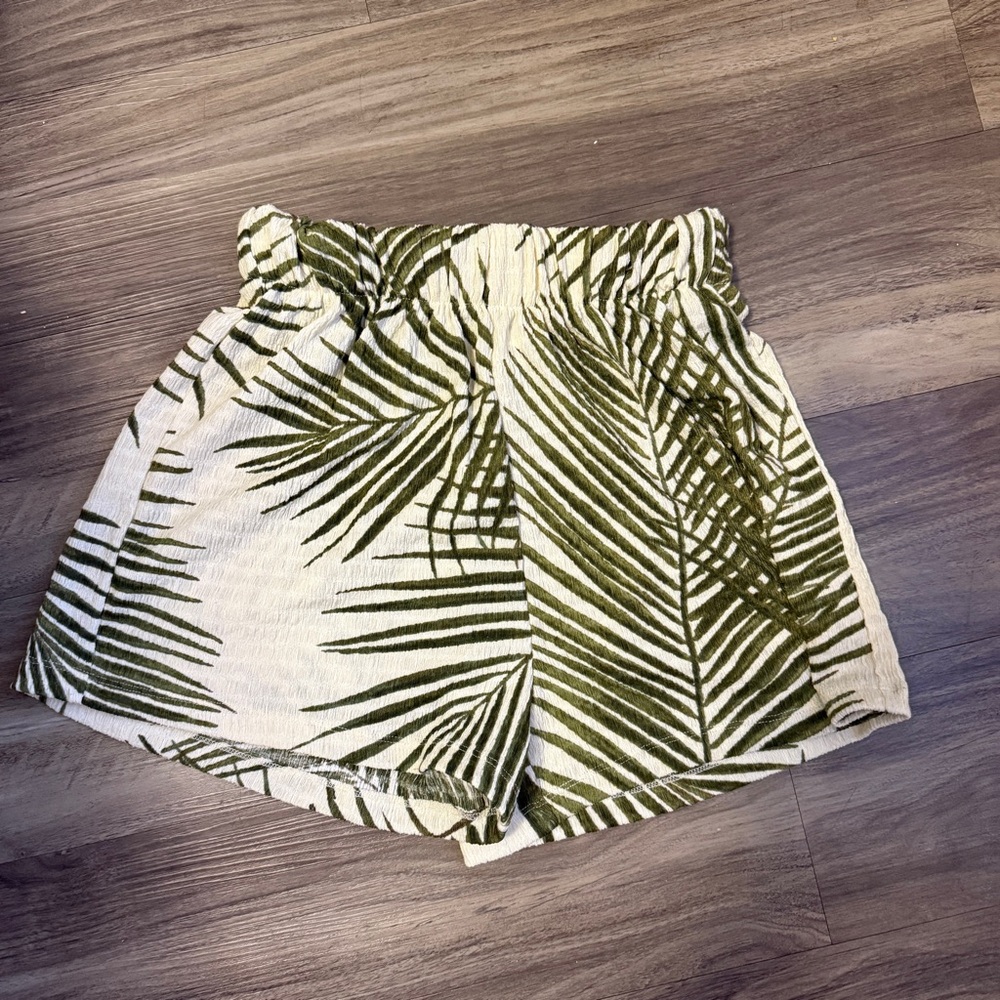 H&M Green and White High Waist Shorts with Tropical Print